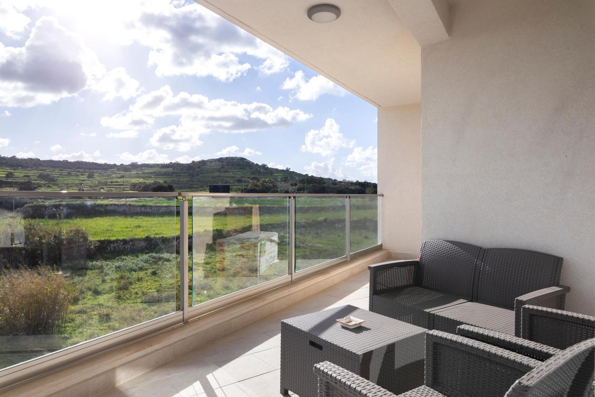 Modern & Spacious 2Br Apartment With Country Views - Close To Xemxija Bay خليج سانت بول المظهر الخارجي الصورة